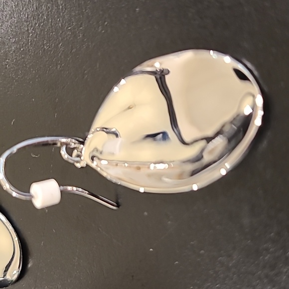 Silver Tone Teardrop Earings - Picture 3 of 4